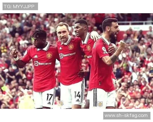 鲁尼重回老特拉福德，曼联球迷掀起一片鼓舞